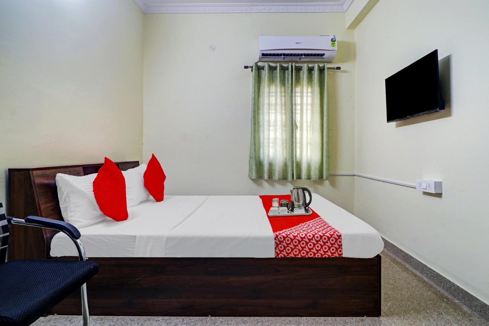 Hotel O S V Residency Kajaguda Near Gachibowli Haidarábád Kültér fotó