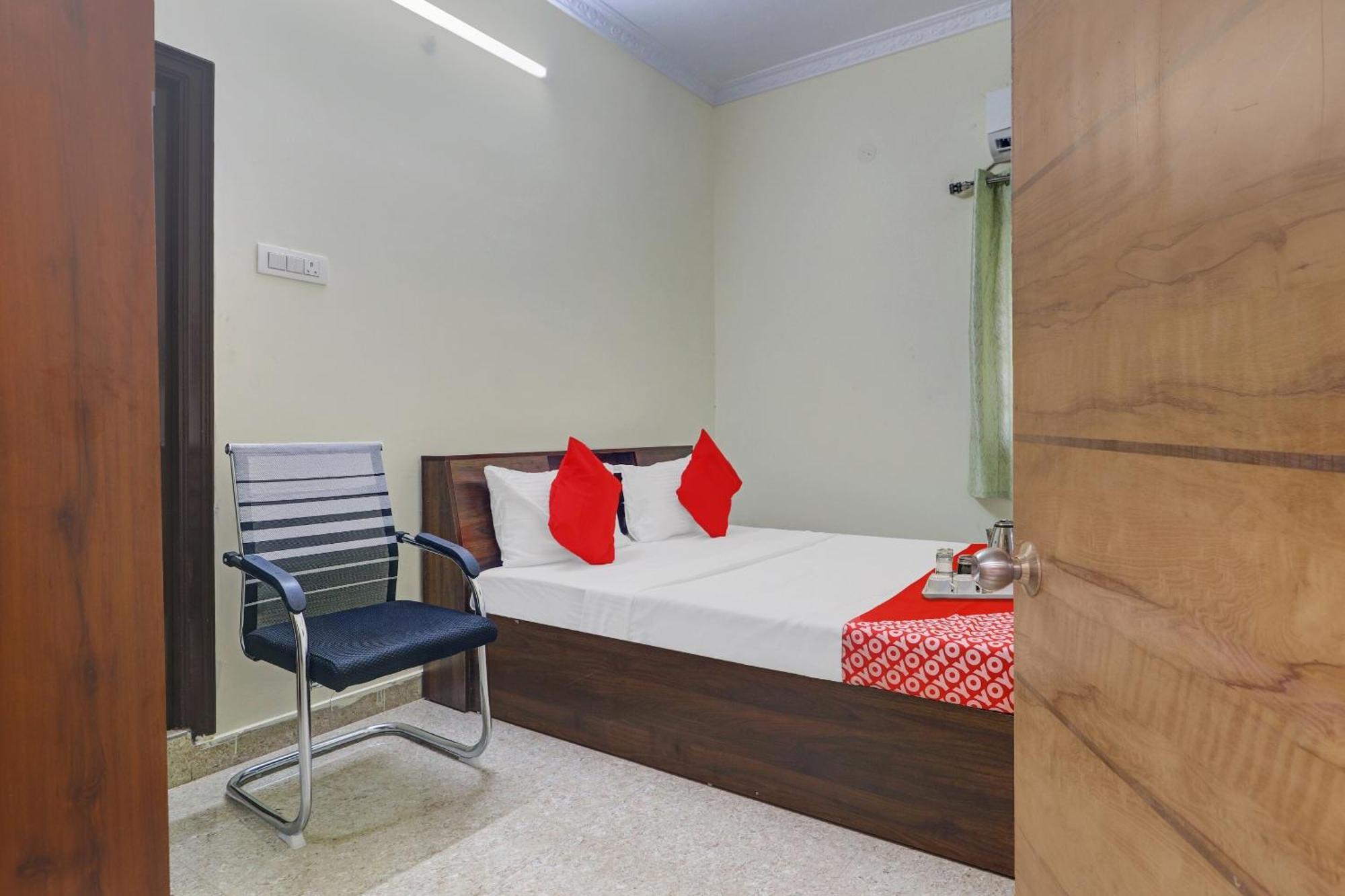 Hotel O S V Residency Kajaguda Near Gachibowli Haidarábád Kültér fotó