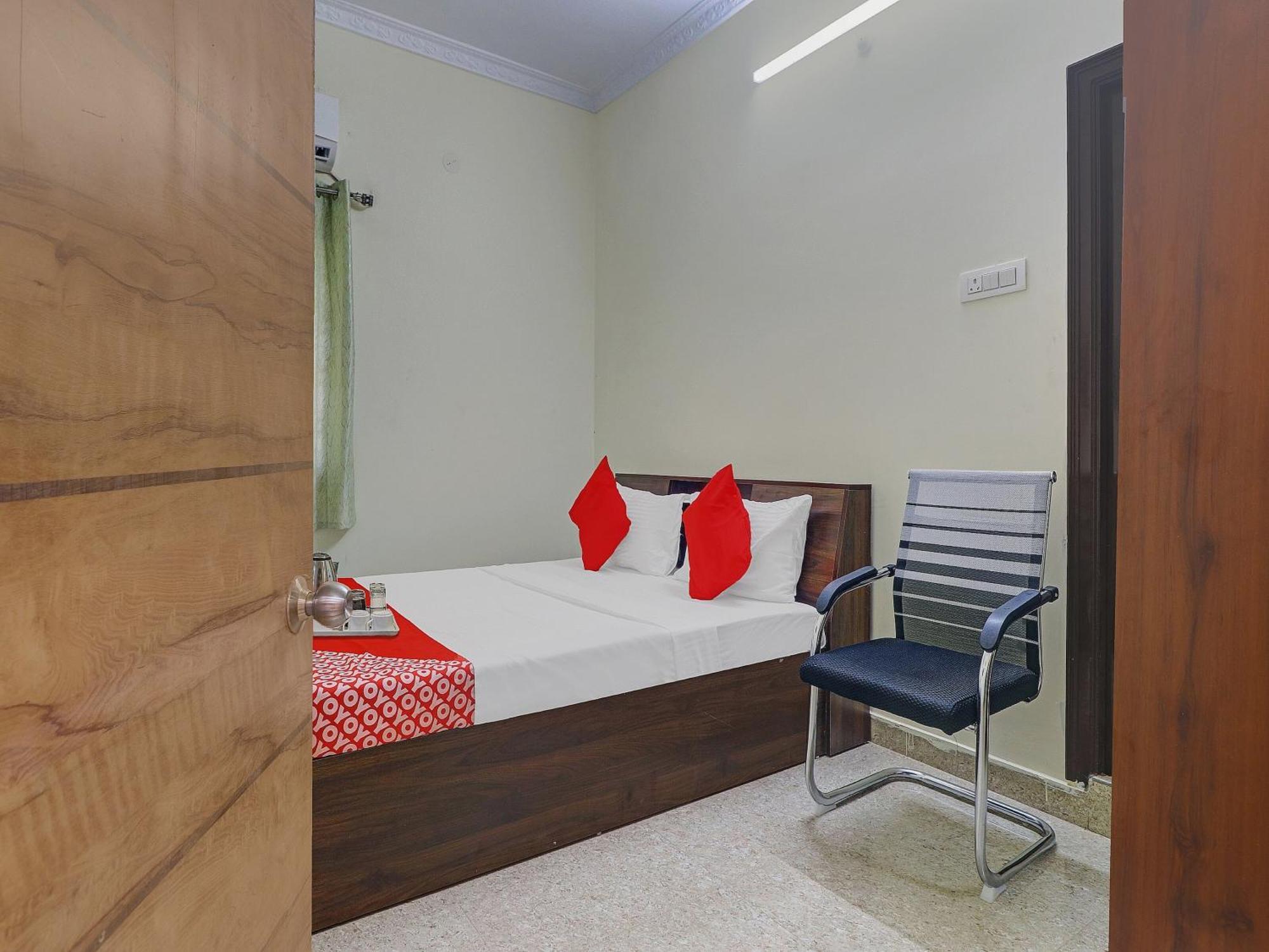 Hotel O S V Residency Kajaguda Near Gachibowli Haidarábád Kültér fotó